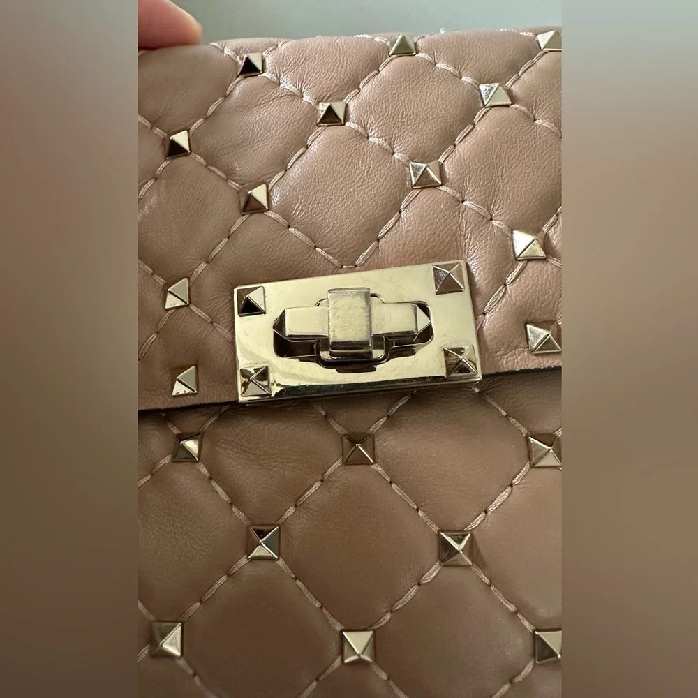 Valentino Garavani Medium Nappa Rockstud Spike Shoulder Bag - Picture 6 of 16